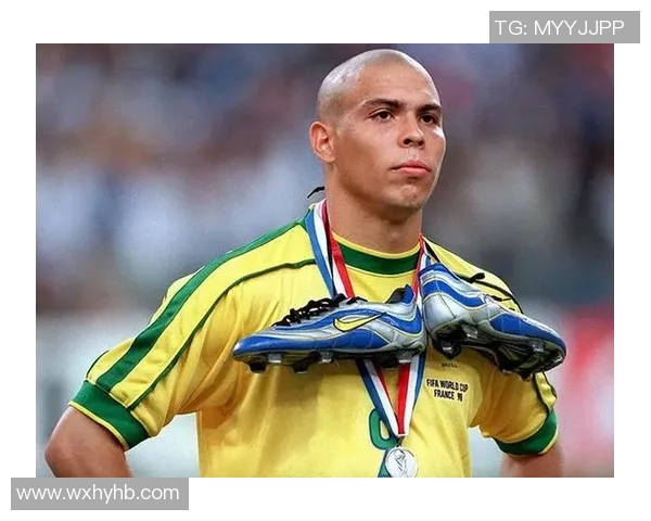 英格兰足球球星的荣耀历程与绿茵传奇全面解读